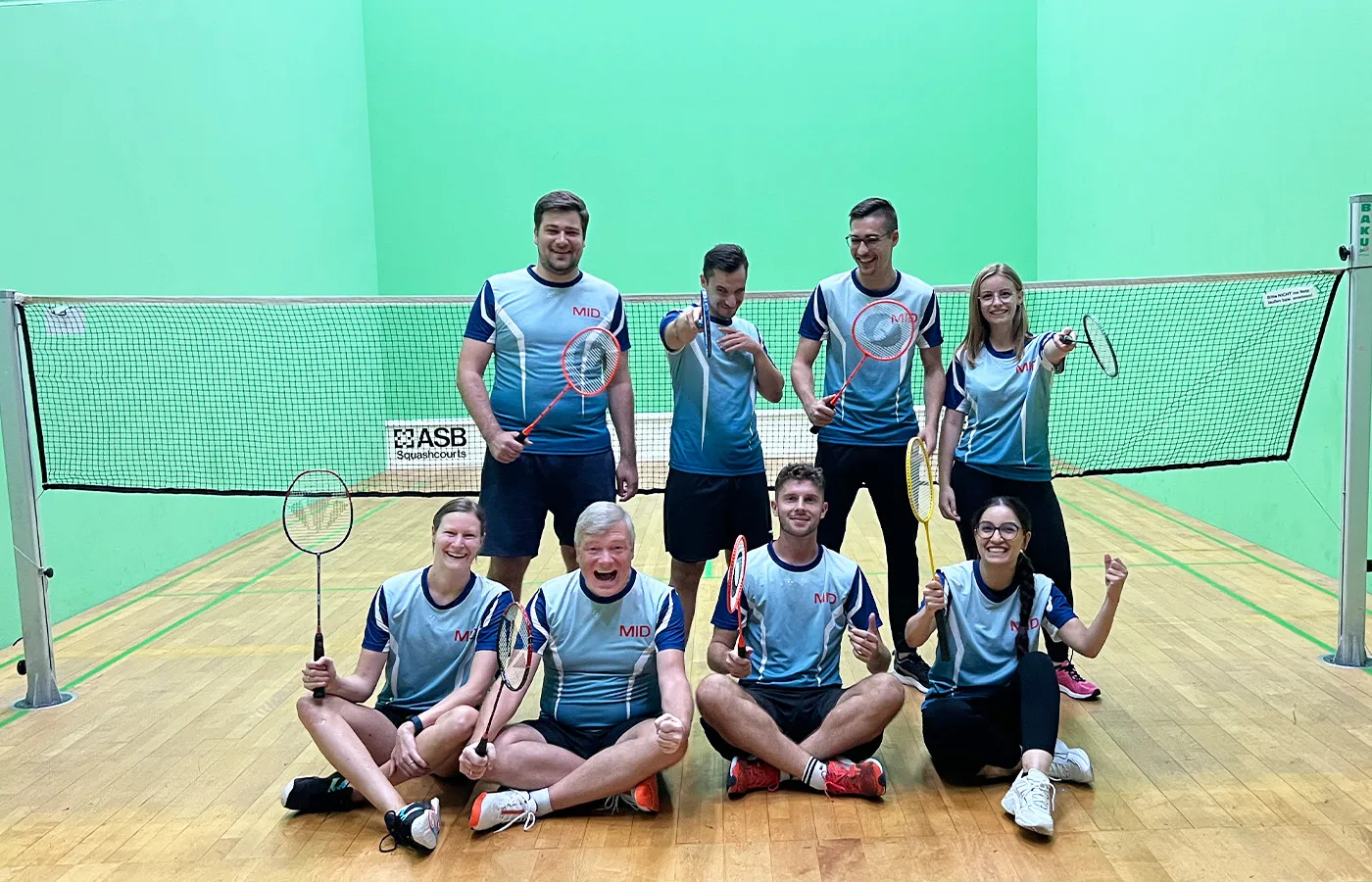MID Blog | MIDeinander fit bleiben: Badminton-Team