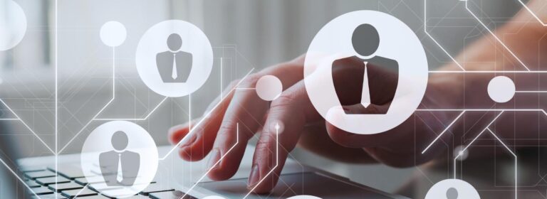 MID GmbH | KI-gestütztes Recruiting Tool, Hand tippt auf Laptop-Tastatur mit eingeblendeten Icons als Symbol für digitales Recruiting und KI-Matching.